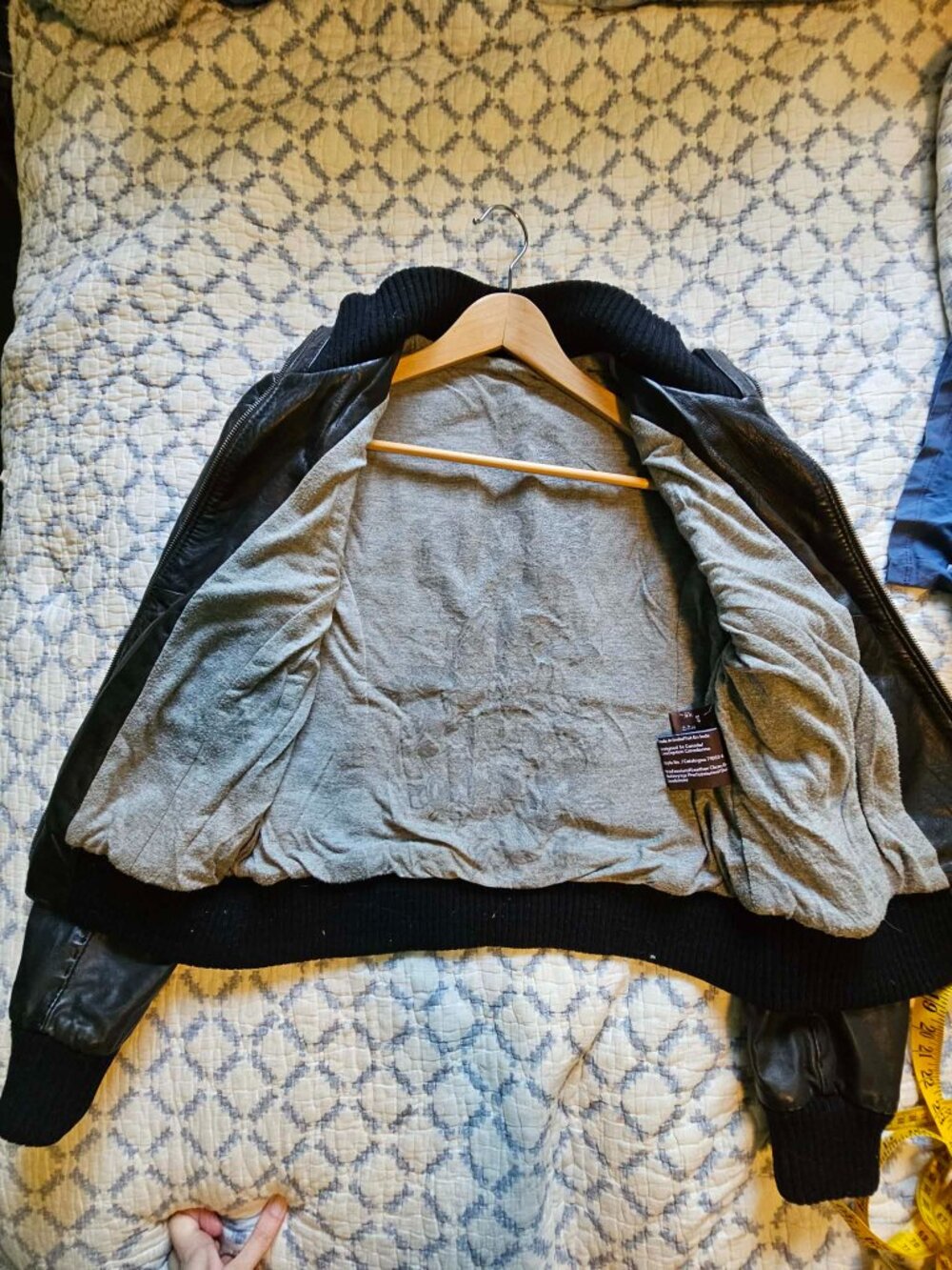 Leather jacket - Picture 3 of 7